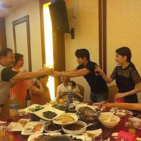 郭富城与方媛，恩爱夫妻的最新动态
