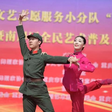 幼儿园教师集体舞，舞动青春，共创美好未来
