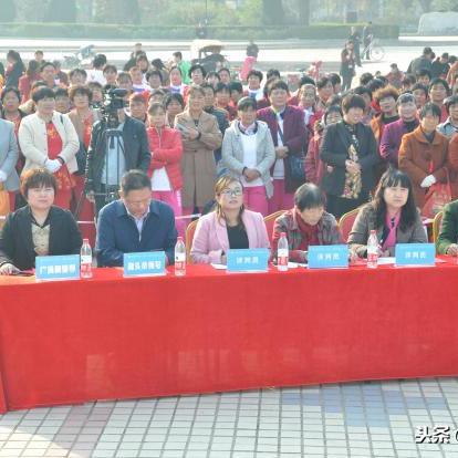 腰鼓舞比赛夺冠记，超越自我，舞动梦想荣光