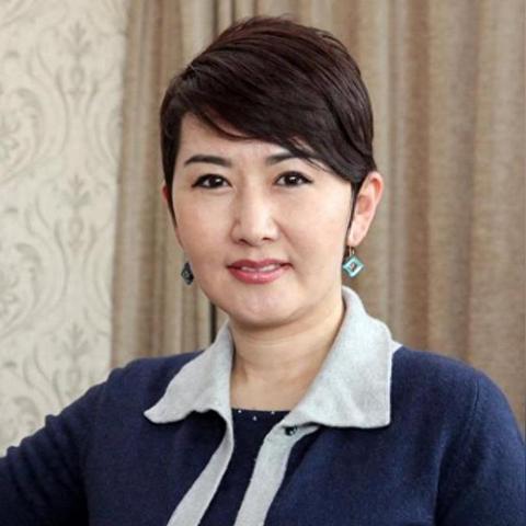 时尚女款长衫，风潮与细节魅力