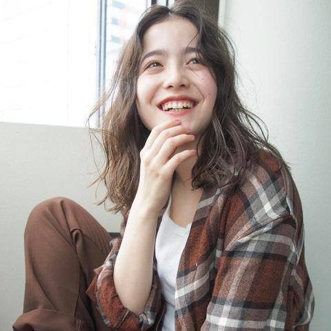 山田直美时尚魅力，最新照片揭秘影响力